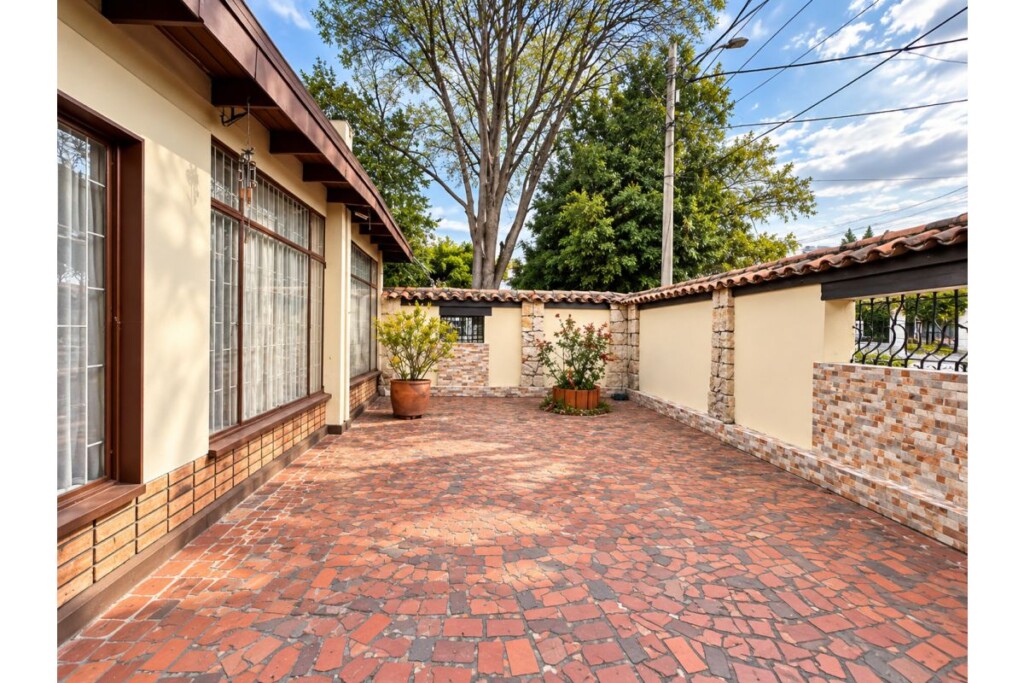 Casa Lote en venta en El Contador Bogotá